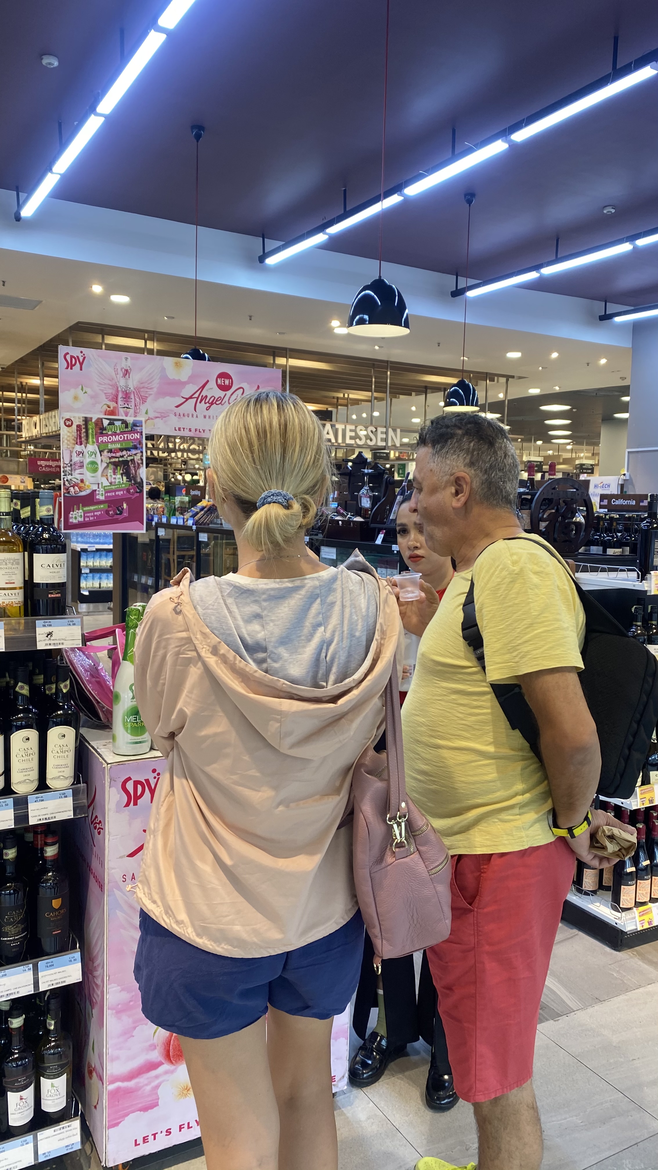 SPY Sparkle Fruit Revolutionizing FMCG Distribution with Da Houg Heng 25th December at Makro Cambodia - Image 17